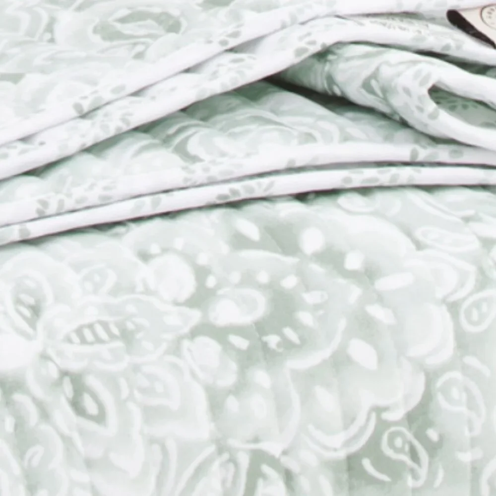 MARTHA STEWART Reversible Quilt Set